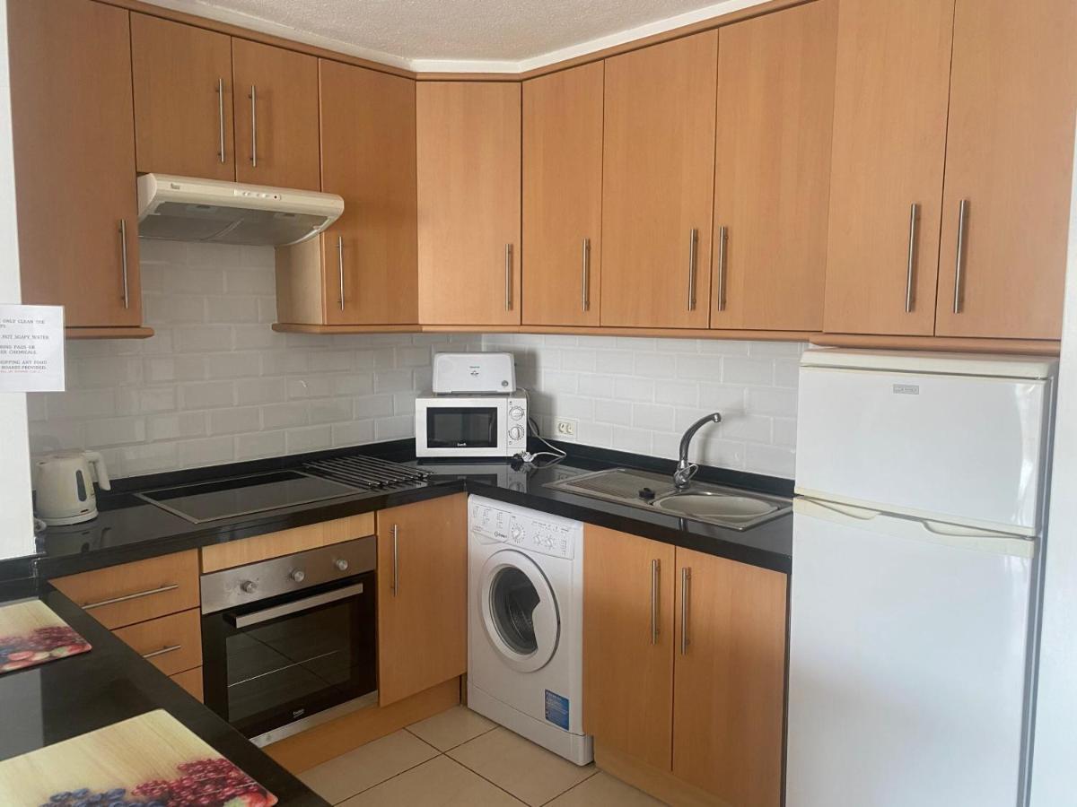 Apartments Victoria Court 1 6A2 Арона Экстерьер фото